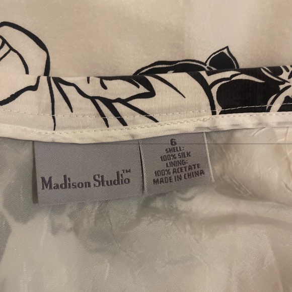 Madison Studio Skirt Womens Size 6 Black & White Floral 100% Silk - Picture 4 of 13